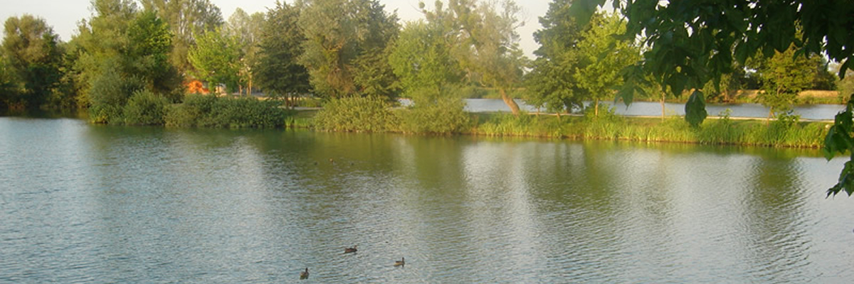 Jezero kod ribičke kuće